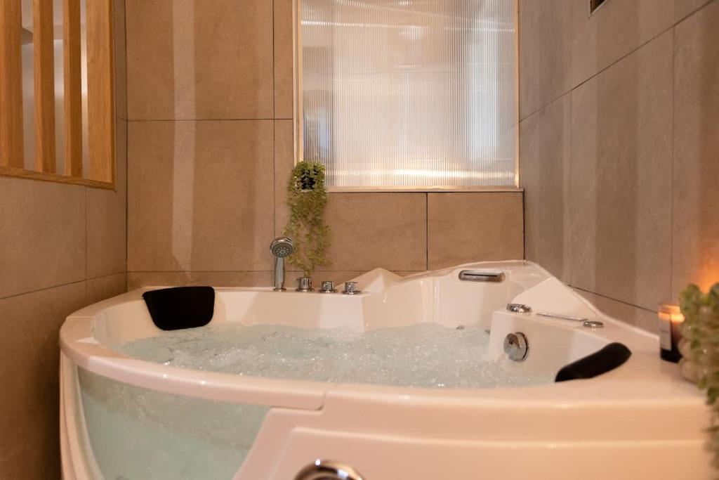 Love Life Room-Jacuzzi-Netflix-Accès-24/7-Privé photo 4