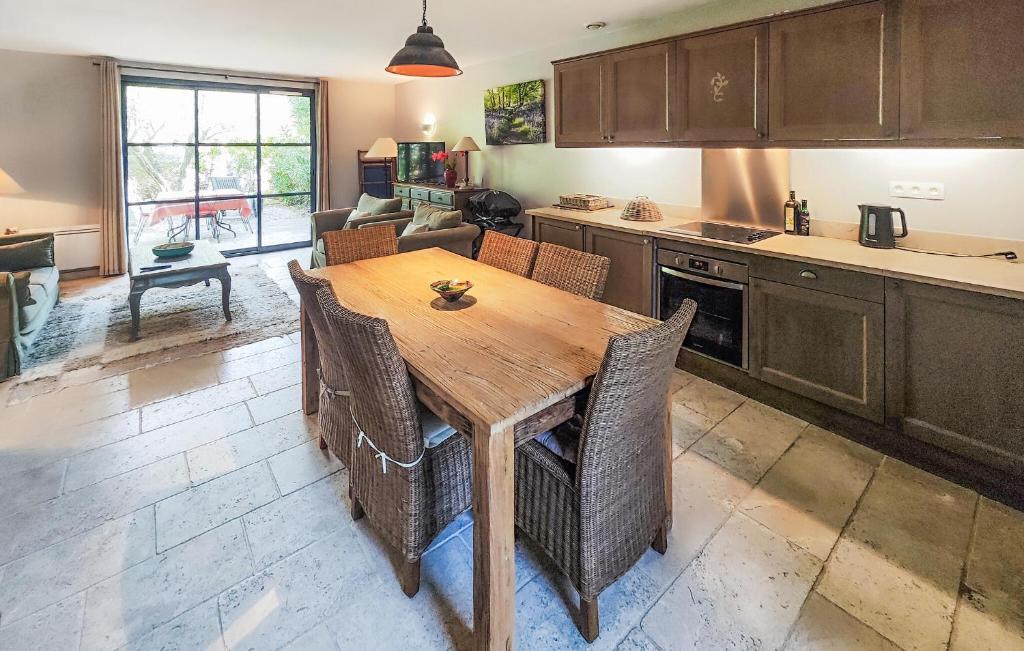Cozy Home In Saint-laurent-de-la-ca With Kitchen photo 3