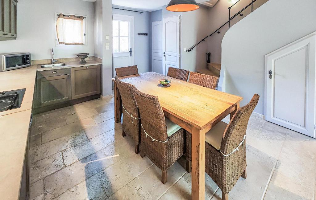Cozy Home In Saint-laurent-de-la-ca With Kitchen photo 4