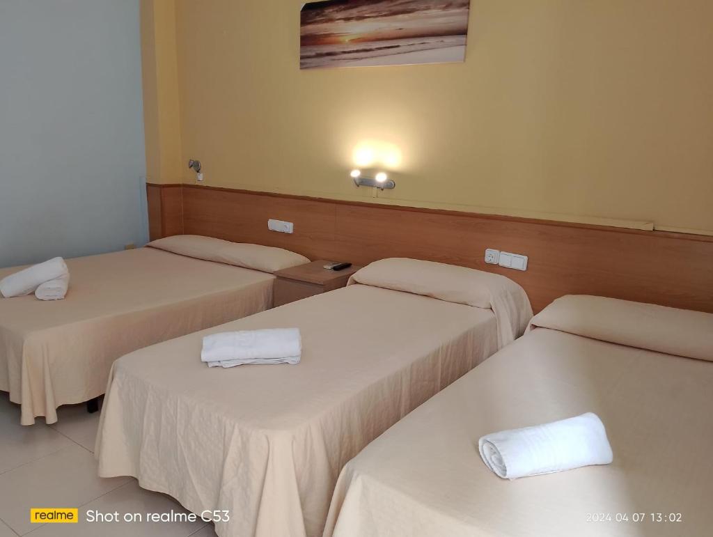 Hotel Sant Jordi photo 4
