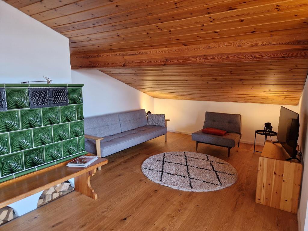 Chalet Chiemgau 90 qm 3 Zimmer Balkon - Tap to explore photos