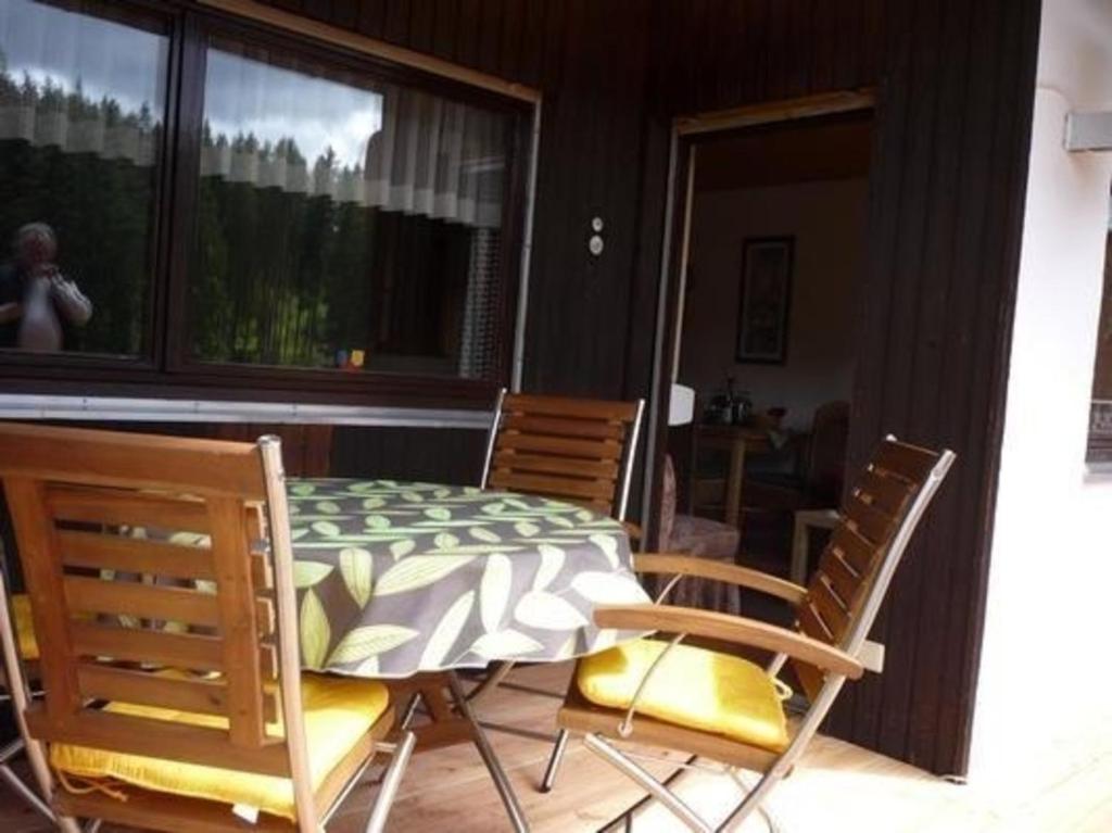 Kleines Ferienhaus mit Garten absolut ruhig Hochschwarzwald card photo 1