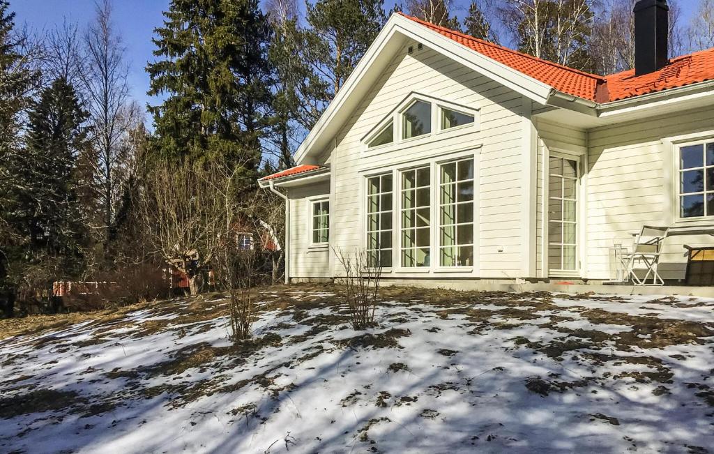 3 Bedroom Beautiful Home In Ljuster photo 1