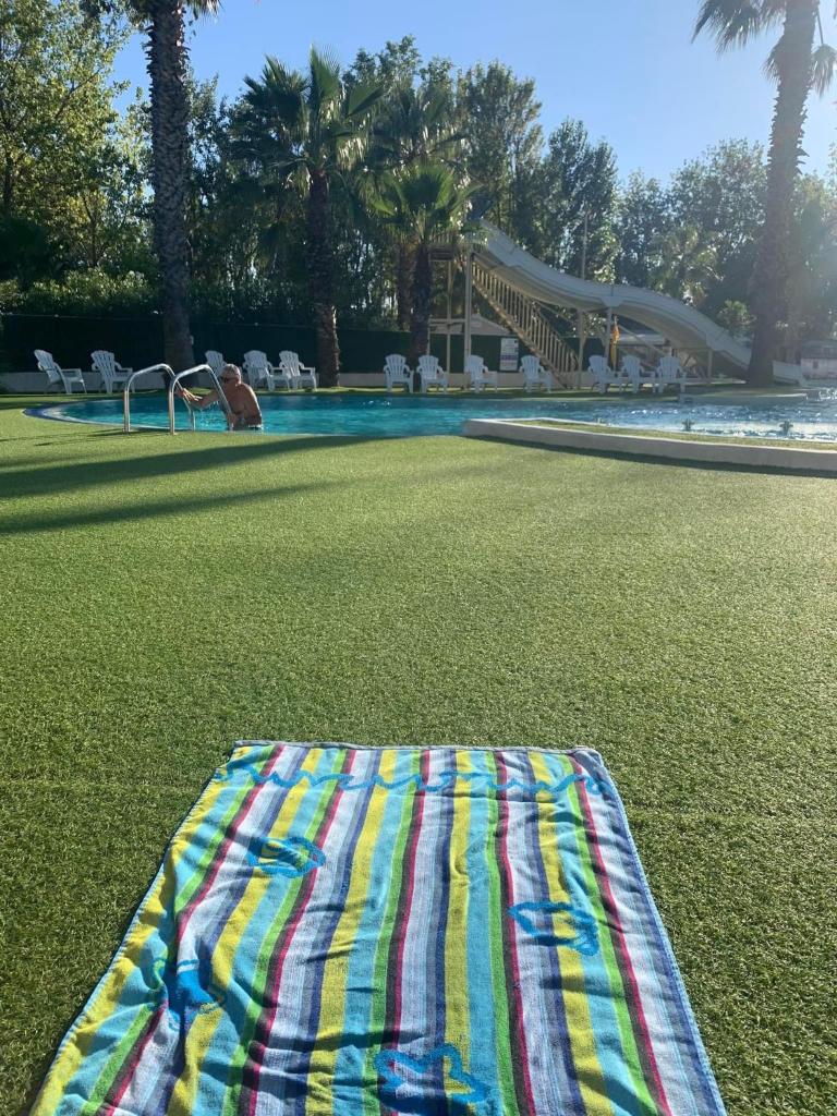 Mobilhome en bord de plage photo 4