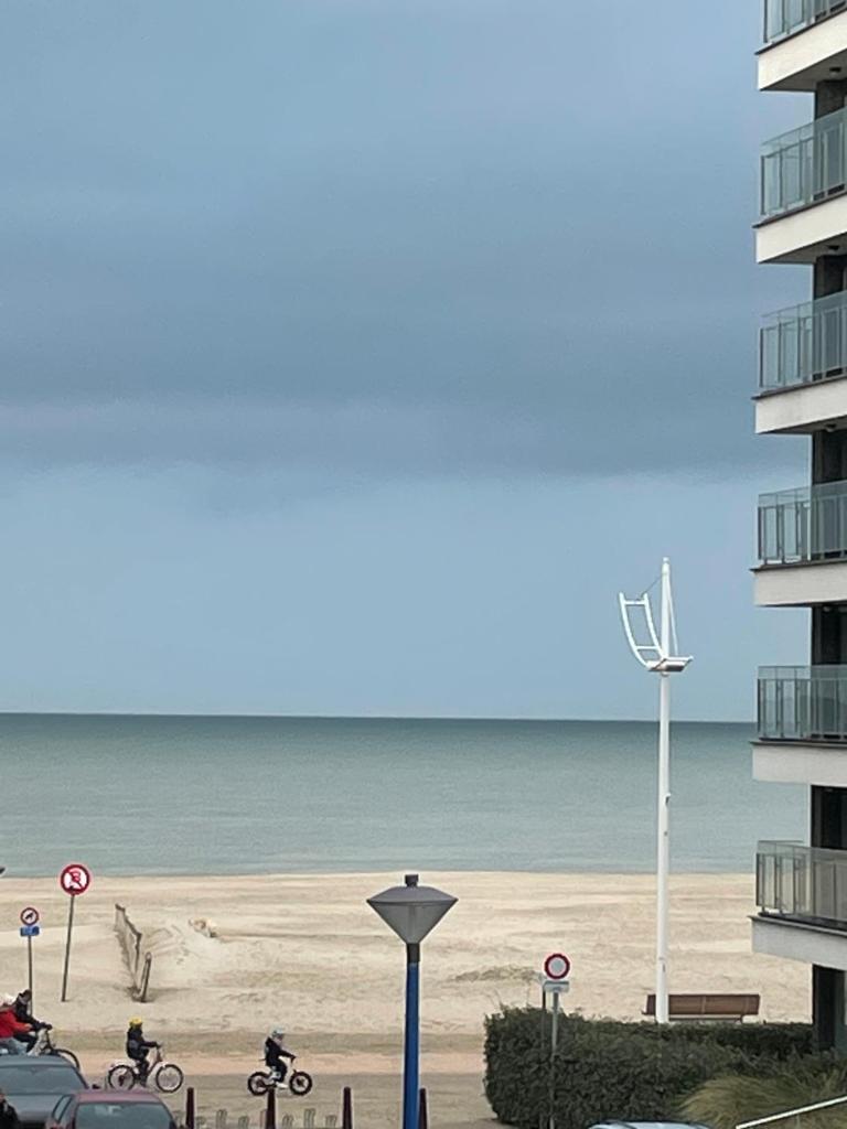 Dzee Appartement frontaal zeezicht en gratis parking photo 1