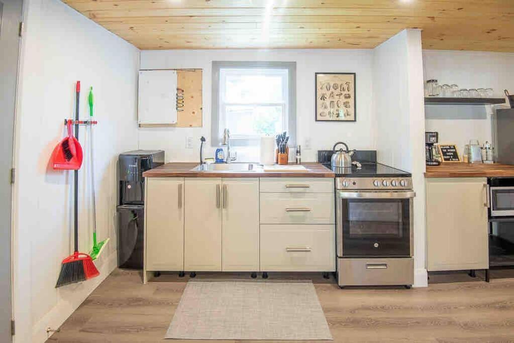 “The Hydrus” cozy 2 bedroom cottage photo 1