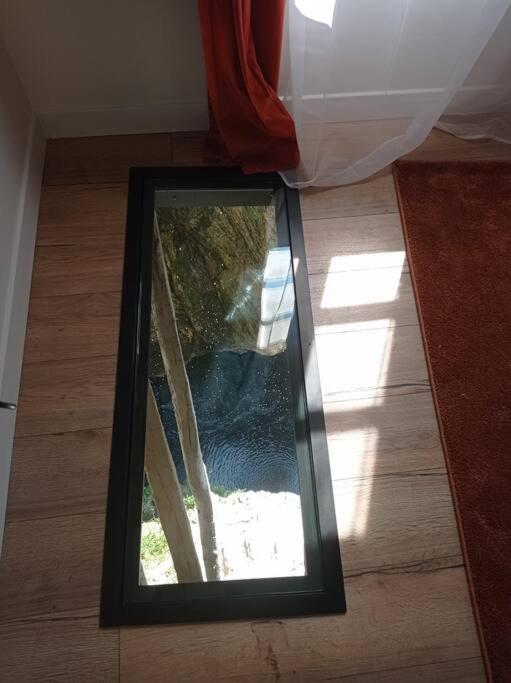 Maison suspendue avec jacuzzi privatif photo 3