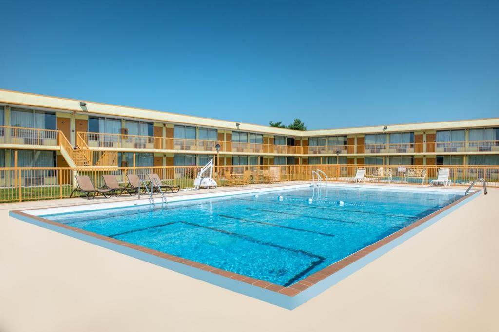 Days Inn by Wyndham Salem, Illinois image