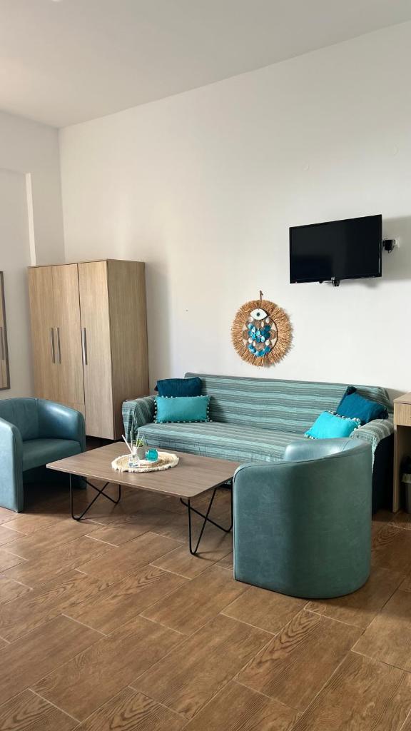 Grande Blue Suites with private bay photo 3