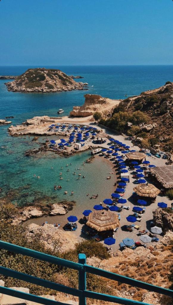 Grande Blue Suites with private bay photo 1