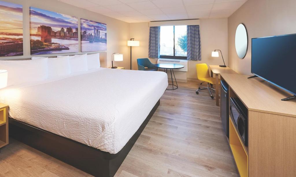 Days Inn by Wyndham Glen Allen/Richmond North image