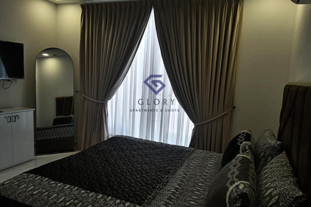 1-BHK with Luxury of Cinema, Pool & Gym photo 2