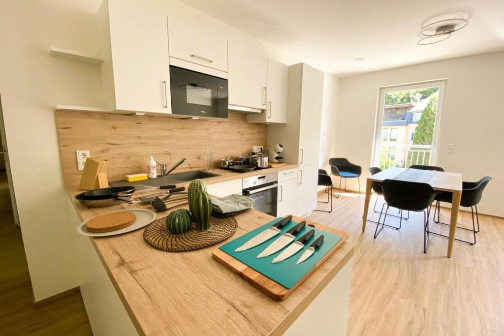 110 Lux Furnished flat photo 3