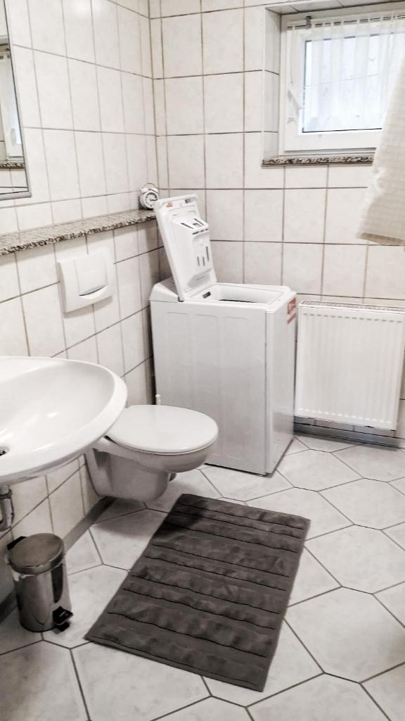 2-Zimmer Ferienwohnung, MONTEURZIMMER! 20 min zum CGN Flughafen. photo 1