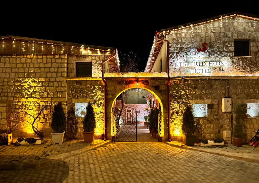 THE RED HORSE HOTEL photo 2
