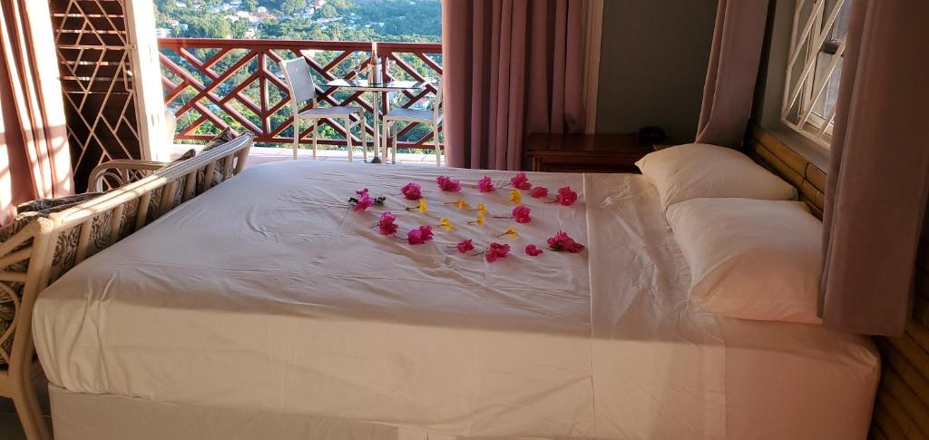 Nia's Hillside Loft - Exquisite Views photo 2