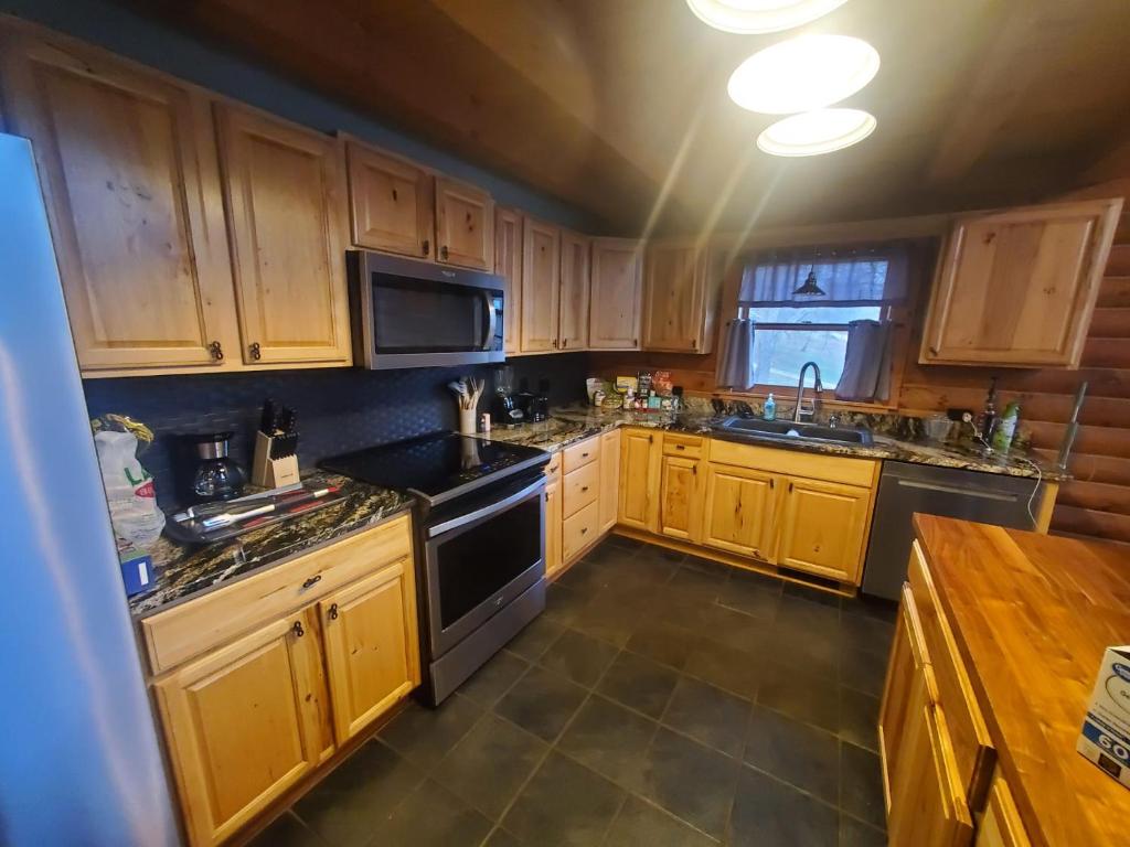 Gorgeous Cabin by Lake with Waterview and walking access photo 1