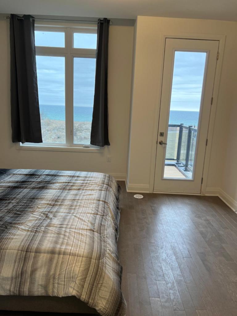 5 bedroom 3 bathroom Lake view townhouse photo 2