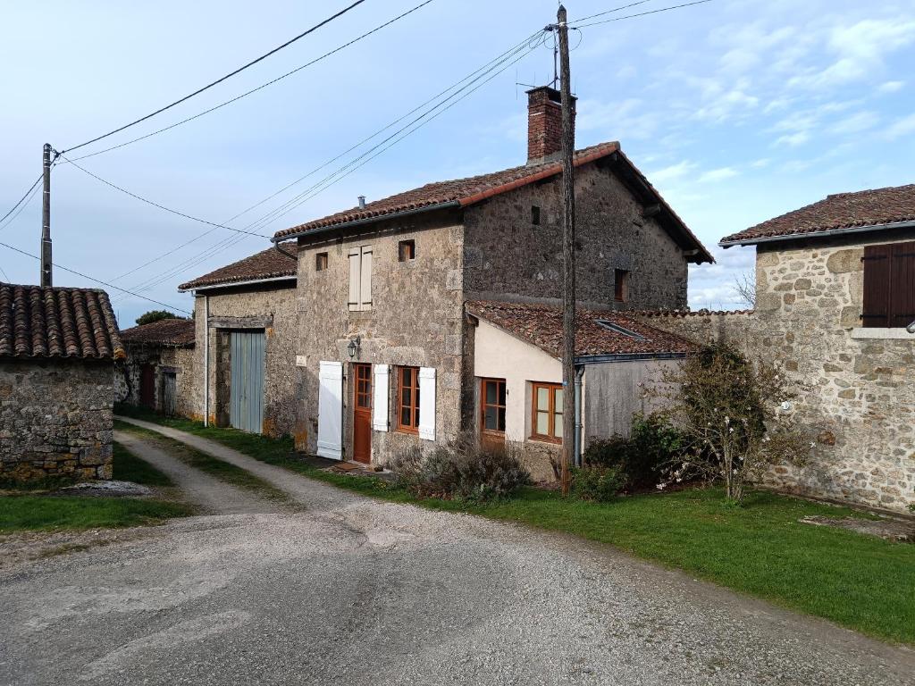 Countryside cottage photo 1
