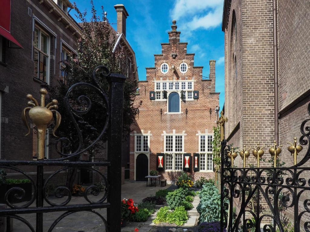 Spacious holiday home in Enkhuizen with terrace photo 1