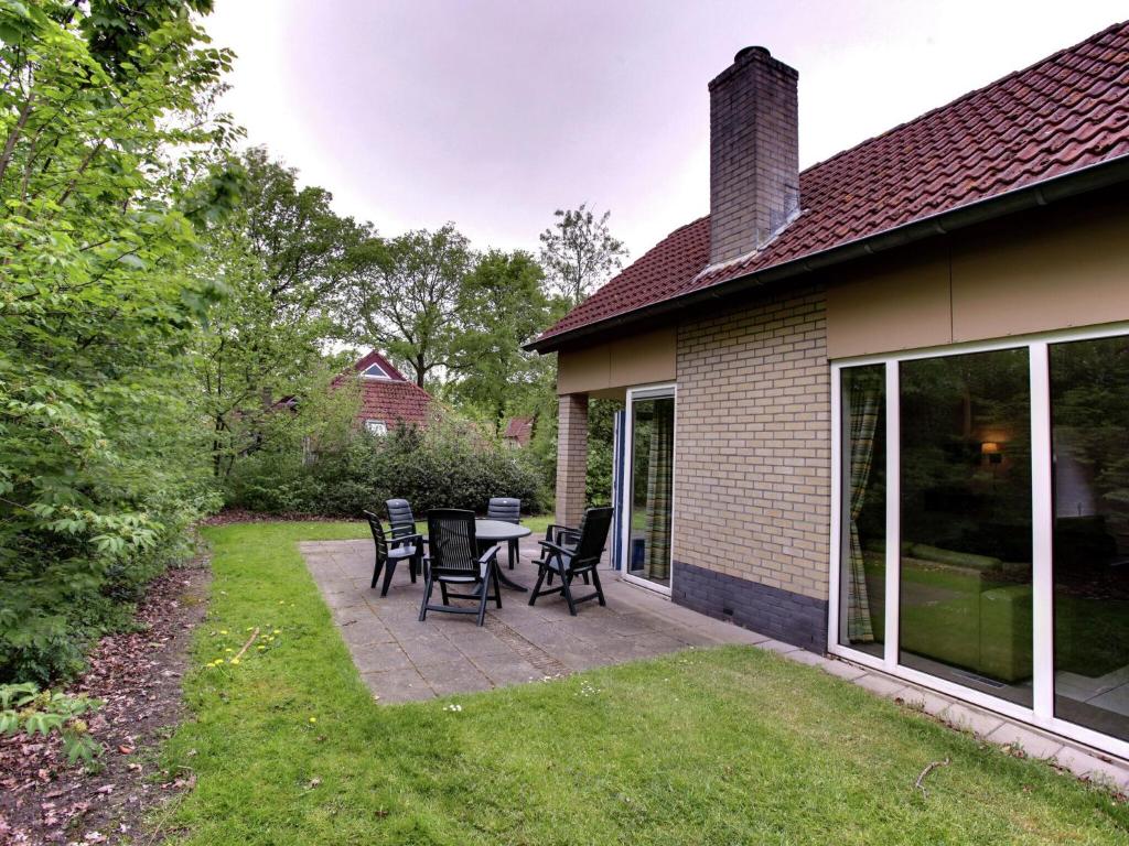 Cozy holiday home with a garden near Zwolle photo 1