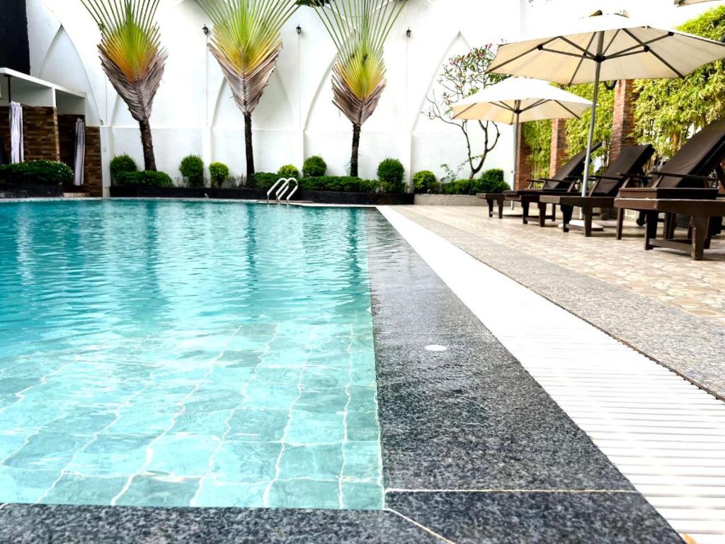 Aristocrat Residence & Hotel photo 2
