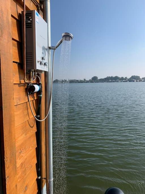 Huisbootje waar je ook mee mag varen photo 4