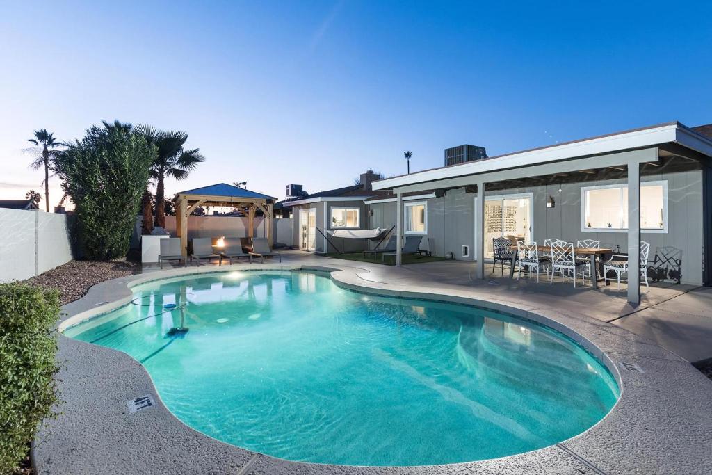 BluMoon-Private Pool & Fire Pit-Projection Theater image