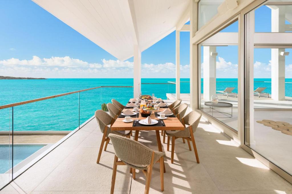 La Mer South, Luxury Oceanfront on Sapodilla Bay photo 4