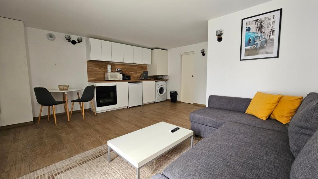 Appartement cosy refait à neuf proche parc des expositions et aéroport CDG photo 1