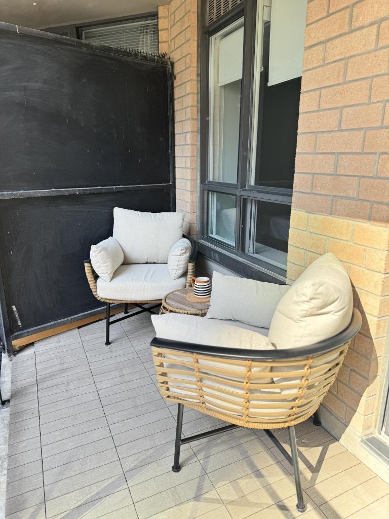 Boutique Suite in Downtown Toronto, Free Parking! photo 3