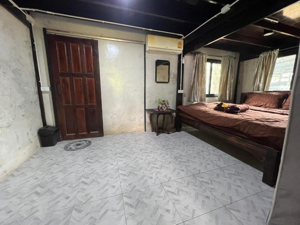 Huan Jaikaew Guesthouse - Tap to explore photos