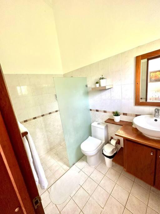 Amplia Villa en Metro Country Club photo 4