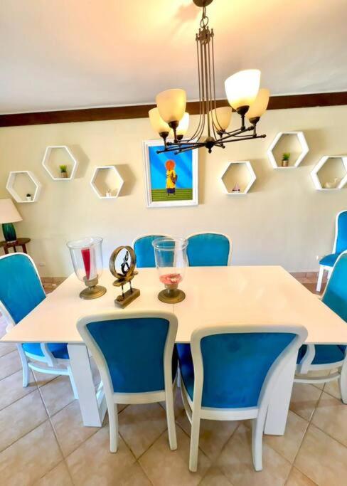 Villa Grupal en Metro Country Club.