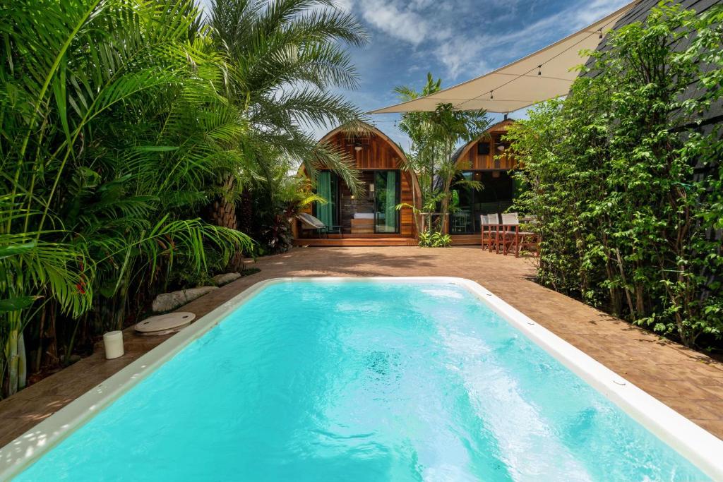 New 3BR Chalet-Style Villa Pasak Paradise 3, Private Pool, 10min grive to Laguna Phuket