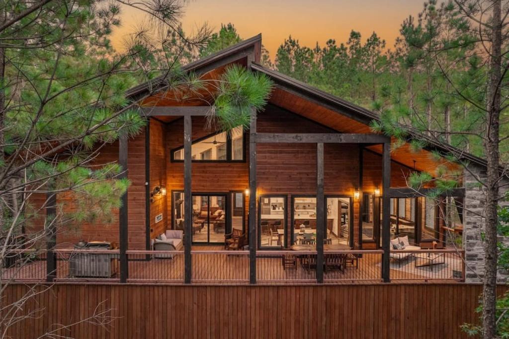 New Cabin w Hot Tub + Views Sleeps 12 photo 1