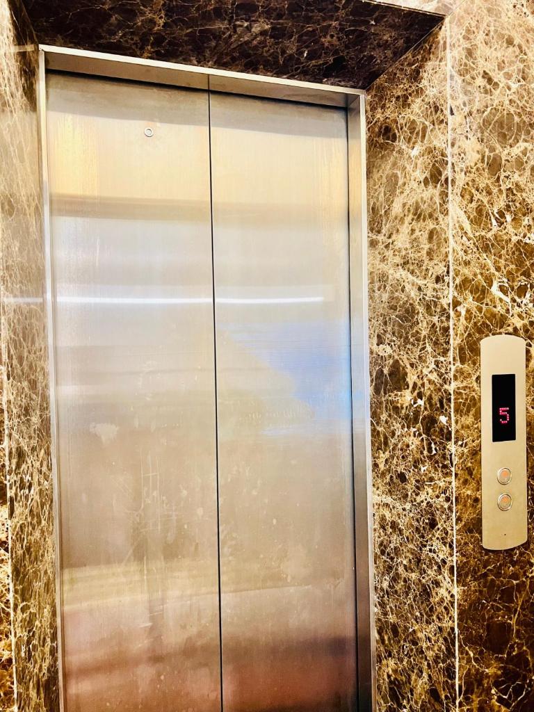 4BR nguyên căn có thang máy tại Hoàn Kiếm Hà Nội