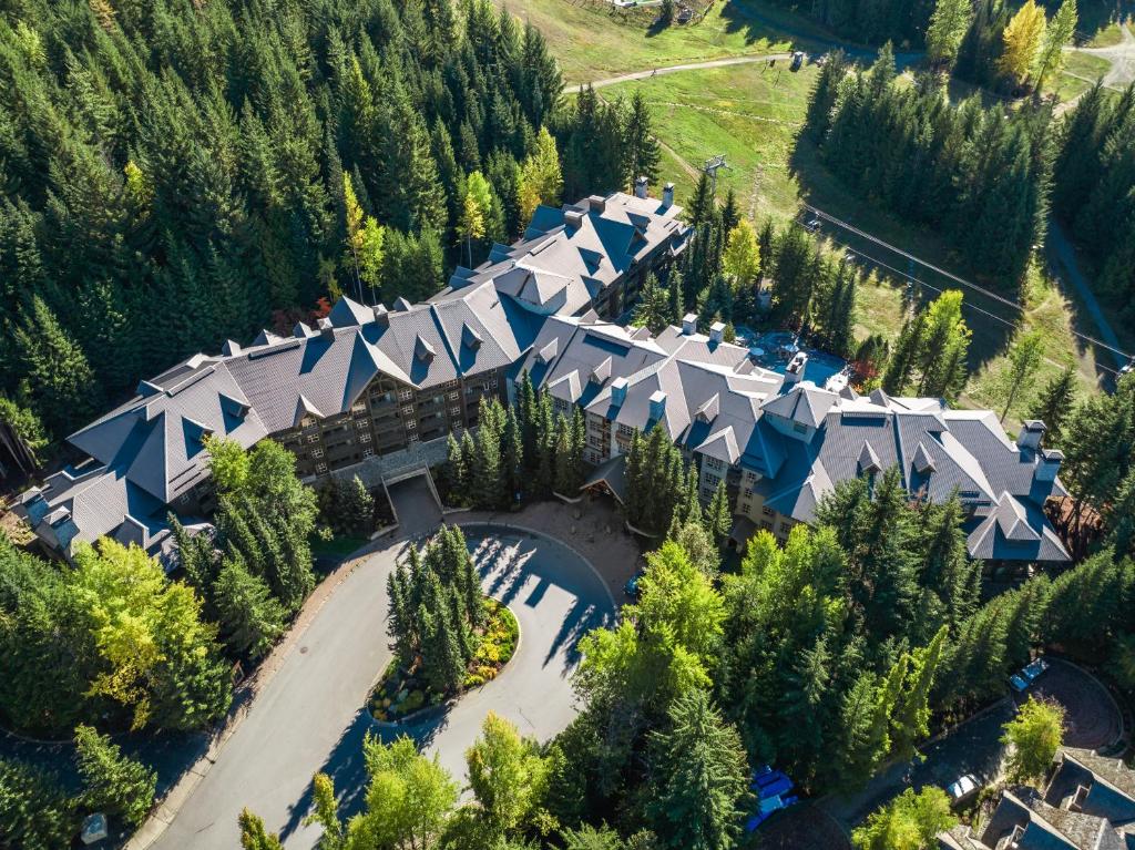 Blackcomb Springs Suites by CLIQUE photo 2