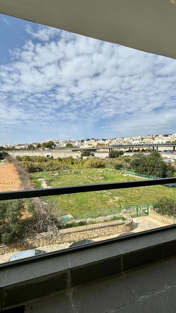 Spacious Ensuite Bedroom - Gzira photo 2