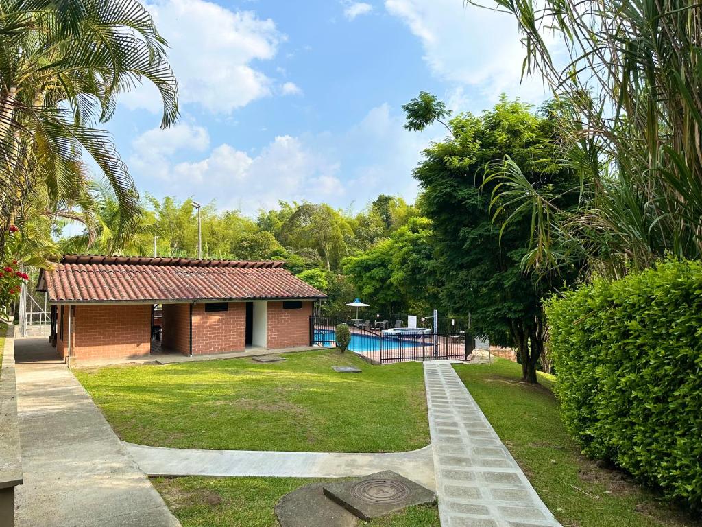 Hermosa Casa En Pereira Con Piscina photo 2