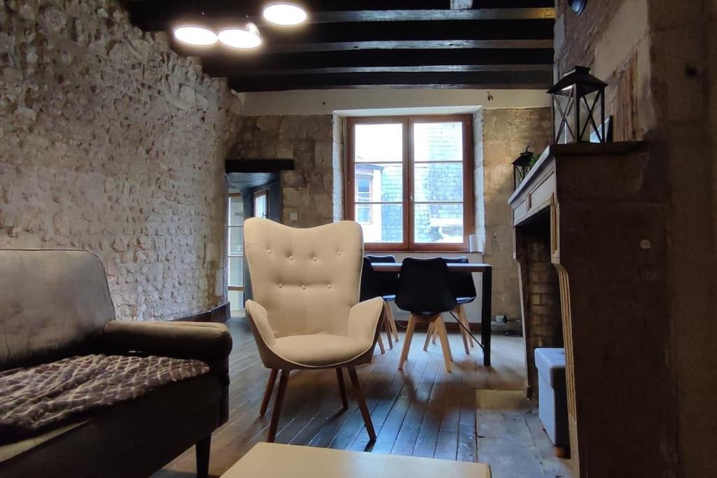 Duplex Familial de Charme avec Colombages : Immersion Historique et Confort au Cœur de la Ville photo 1