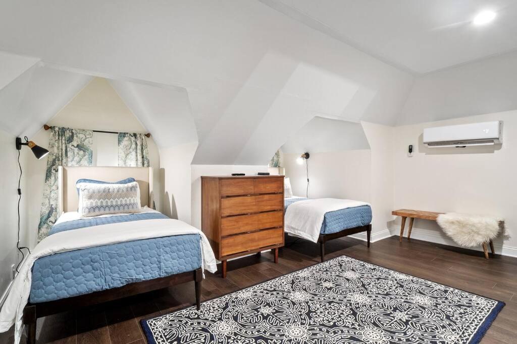 Luxury Living: Grand 7BR/5BA near Everything photo 3