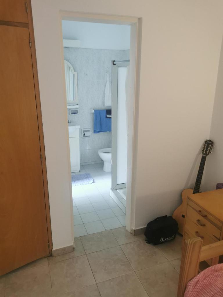 Cuarto privado con baño y gran jardín separado de la casa principal y con entrada independiente photo 4