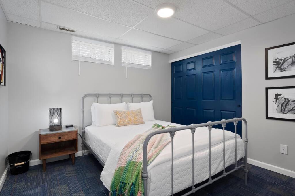 Modern Escape: 5BR/2.5BA Near St. Louis Must-Sees photo 4