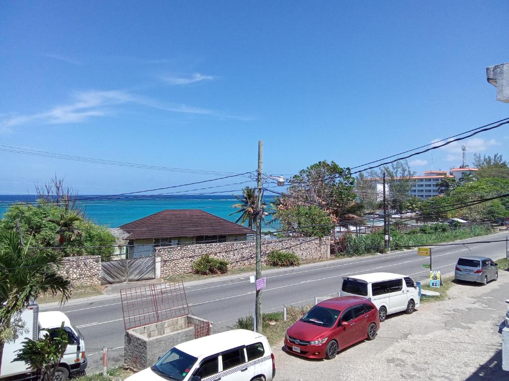 Discover Paradise: Budget Studio Beach Condo Beckons on Jamaica's North Coast! photo 2