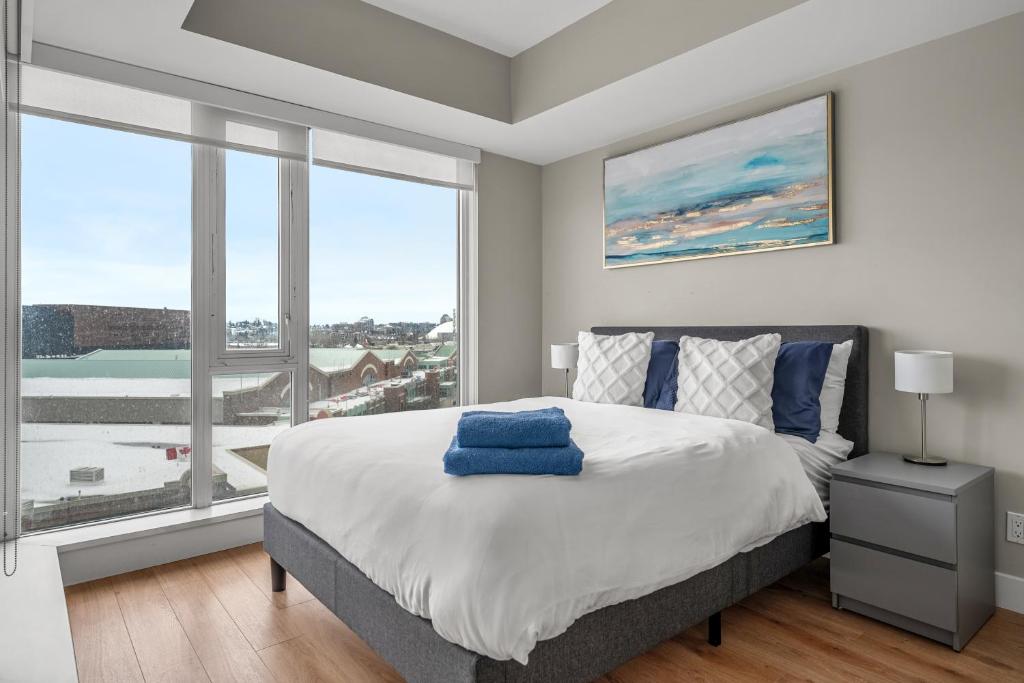 UPDATED! Downtown, Near Saddledome, Stampede & Casino! FREE Banff Pass, Gym & Parking! photo 3