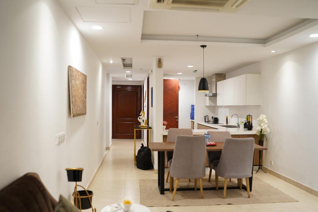 Chapter One by VillaVerde Escapes - Goldcrest Mall photo 3