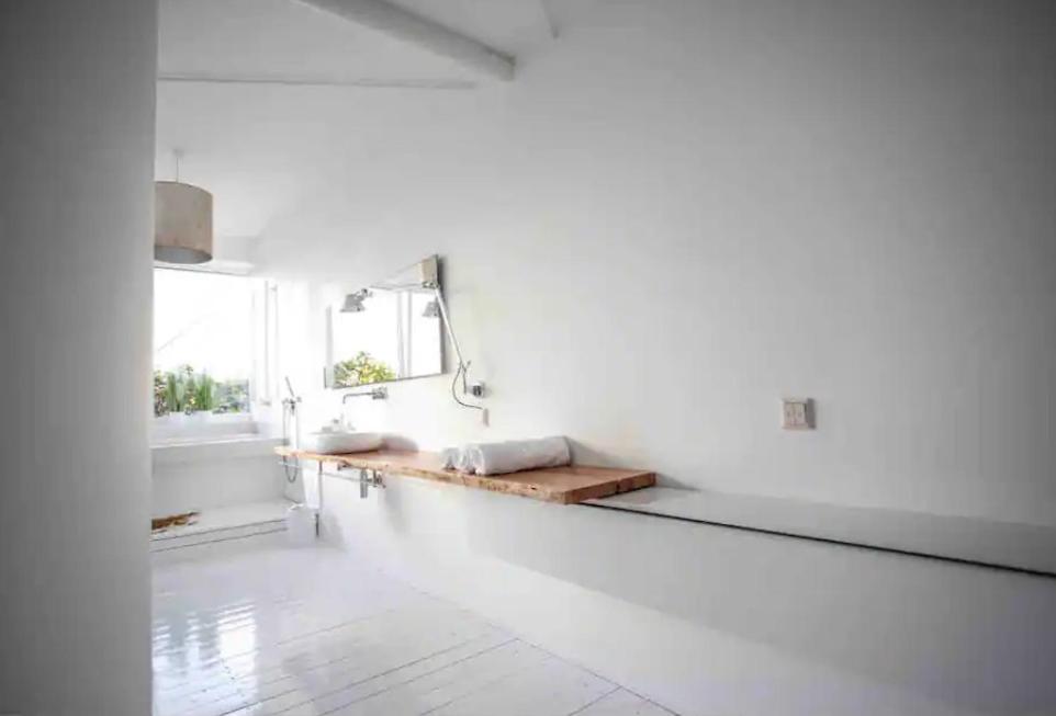 Whiteloft photo 2