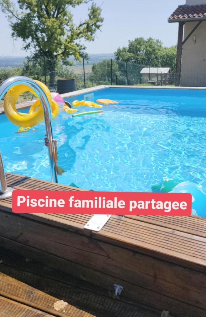 Domaine de la Crête Gîte FAMILLE Les CoCottes photo 1