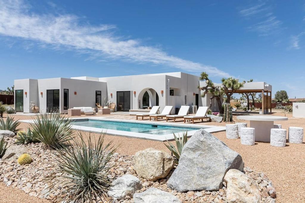 Moroccan Swim House- Joshua Tree Mia Riad